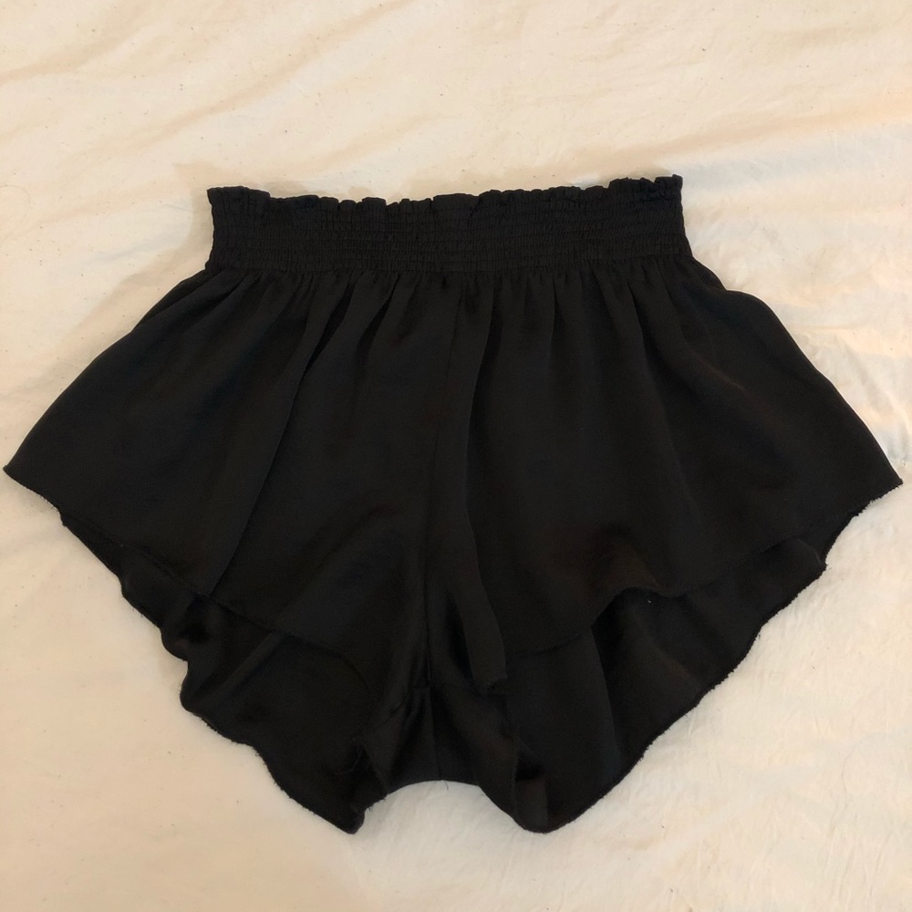 Silky flow shorts